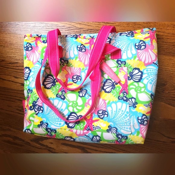 NWOT LILLY PULITZER LARGE COOLER With beverage opener. - Picture 2 of 15